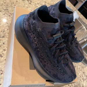 New Yeezys verified by goat. Men’s 5/ women’s 6.5